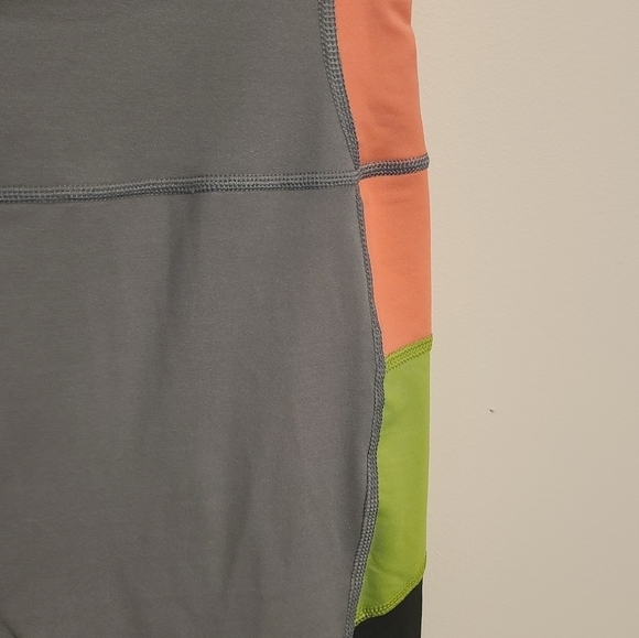 SPANX | Women's Cropped Gray Colorblock Compression Leggings (Size XL) - Picture 8 of 10